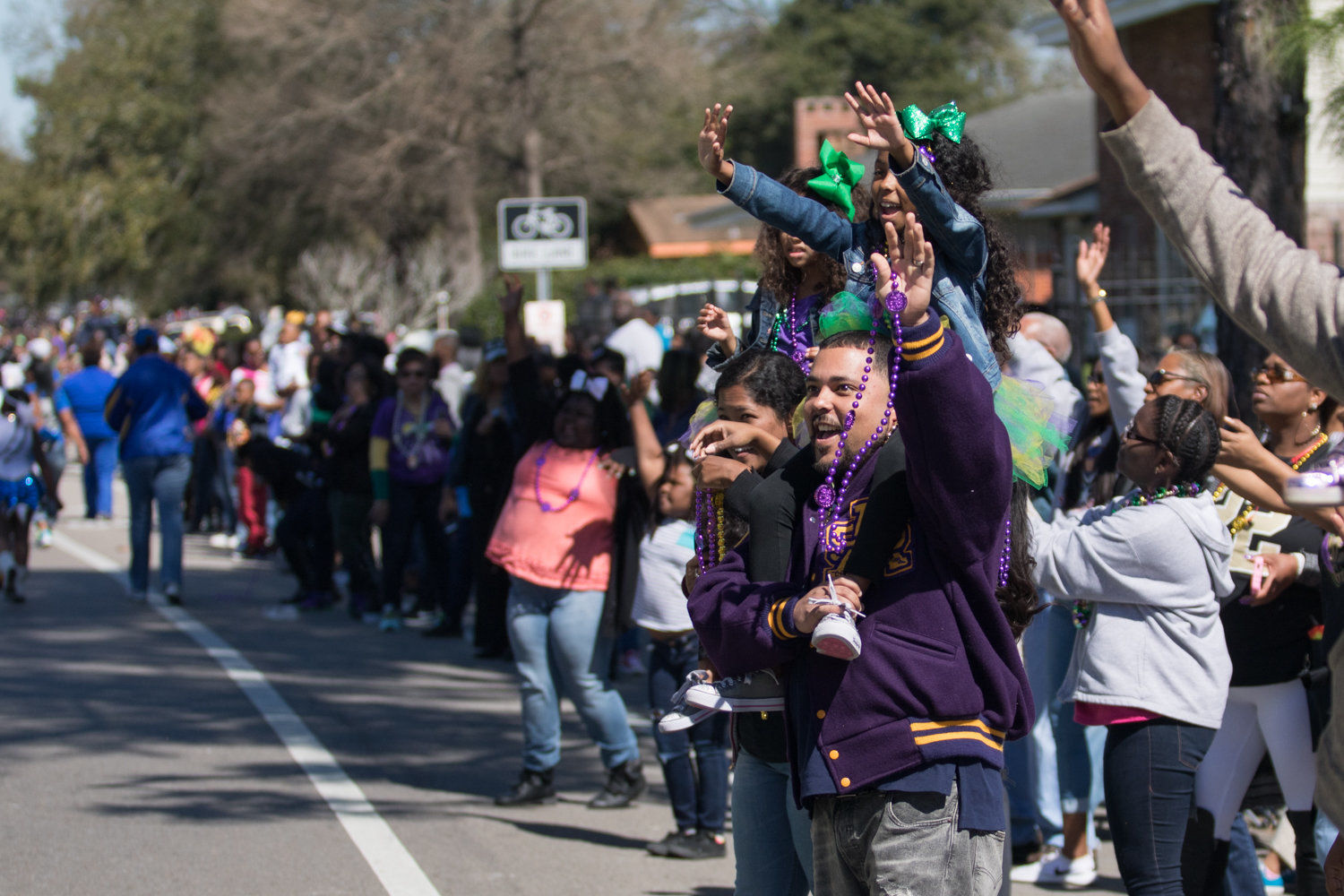 Krewe of NOMTOC 2017 rolls in Algiers: See Mardi Gras parade photos